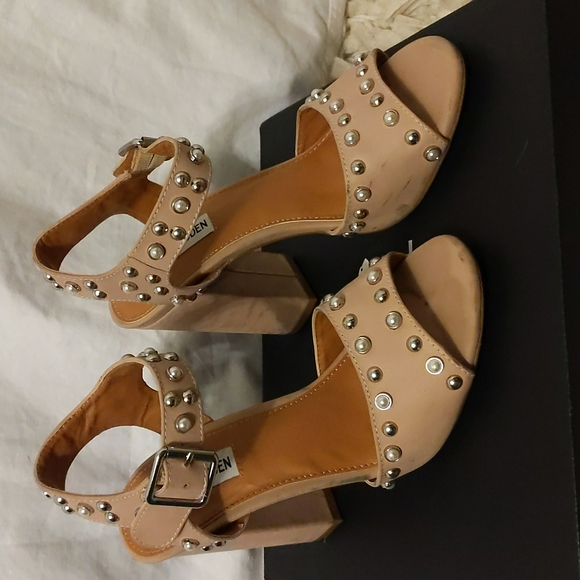 ✨50% OFF✨ Steve Madden Cara studded sandals - Picture 4 of 9